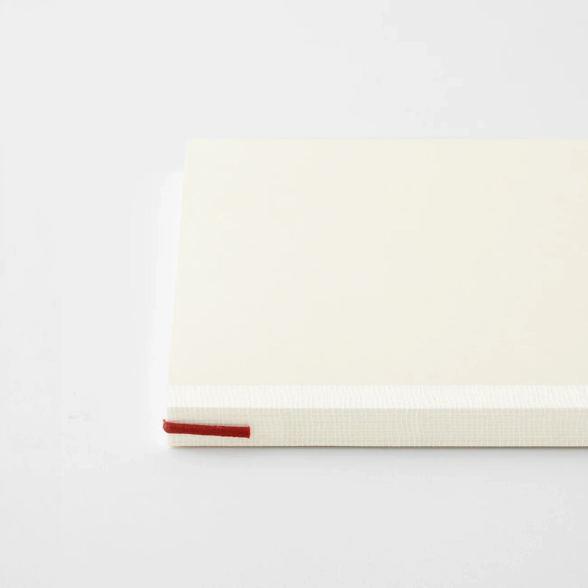 MD-Notebook-Notizbuch-A4-176-Seiten-blank-minimalistisch-Fadenheftung-MD-Paper-Rueckansicht