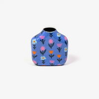 Noi-Vase-mini-Girlpower-Eisen-_-Enamel-Finish-7_5x7_9cm-von-hinten-1