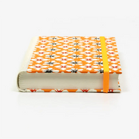 Notizbuch-12x16.5cm-256seiten-recy-Papier-cover-Katazome-Shi-motiv-blumen-auf-orange-liegend