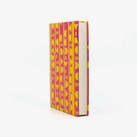 Notizbuch-12x16.5cm-256seiten-recy-Papier-cover-Lokta-Papier-motiv-geometrischeFormen-gelb-auf-magenta-seitlich-von-vorn