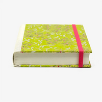 Notizbuch-12x16.5cm-256seiten-recy-Papier-cover-chiyogami-motiv-abstrakte-kieferzweige-auf-gruen-liegend