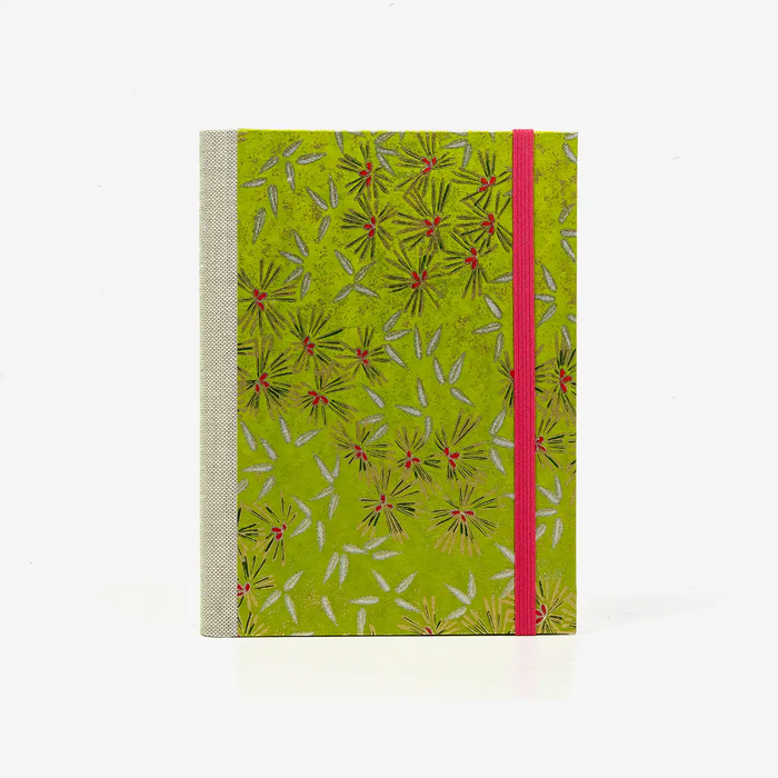 Notizbuch-12x16.5cm-256seiten-recy-Papier-cover-chiyogami-motiv-abstrakte-kieferzweige-auf-gruen