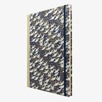Notizbuch-A4-liniert-160Seiten-Cover-chiyogami-Motiv-Kraniche-auf-blau-seitlich-von-vorn