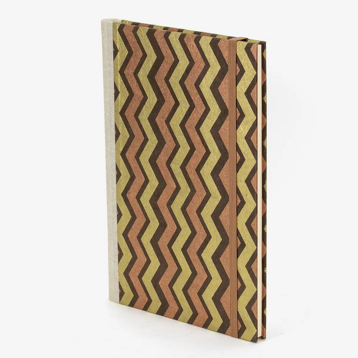 Notizbuch-A5-liniert-144Seiten-bezogen-mit-Loktapapier-Zacken-gold-Braun-Cover-seitlich-vorn-1