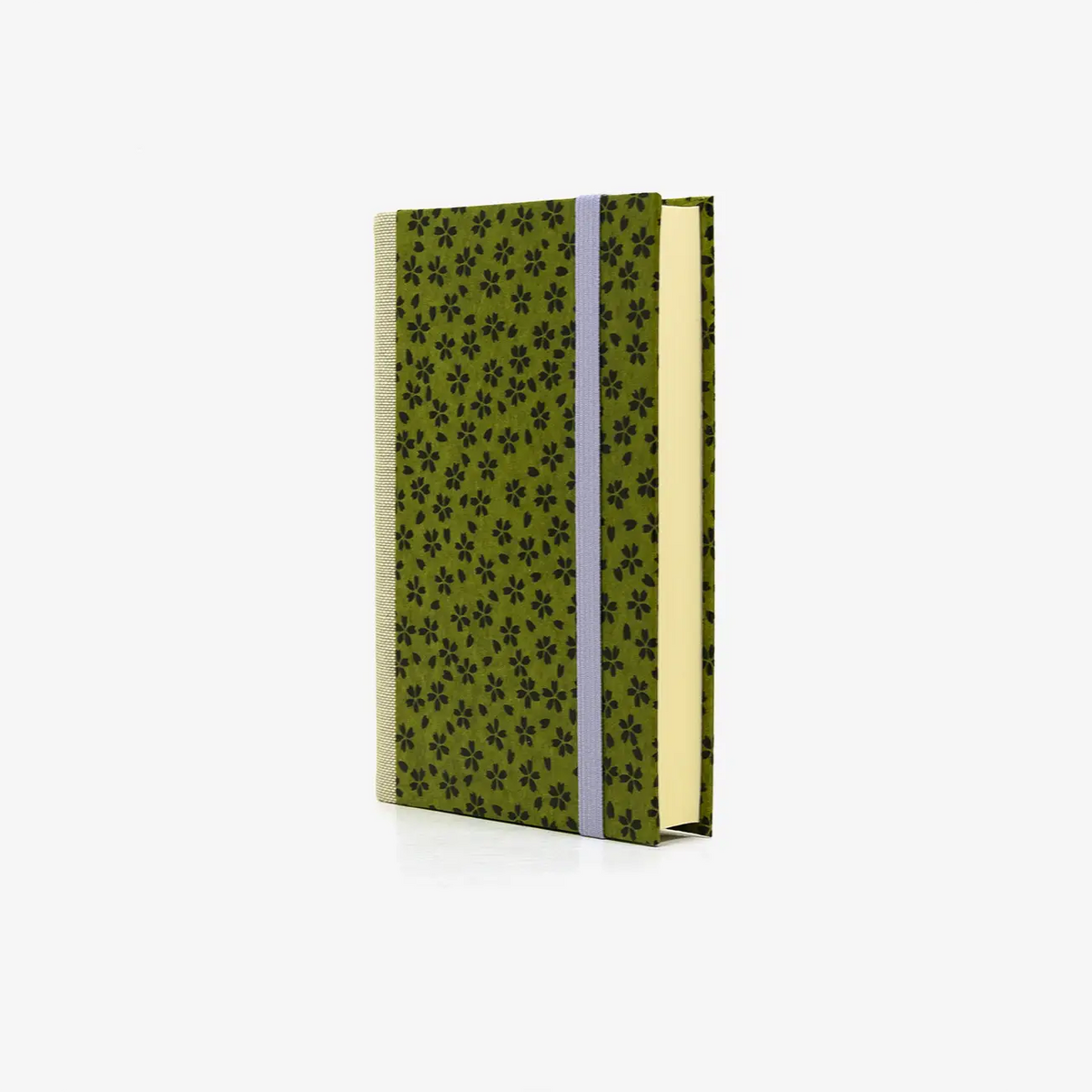 Notizbuch-blanko-9x14cm-224seiten-cover-mit-Lackpapier-Motiv-SCHWARze-blumen-auf-gruen-seitlich-vorn