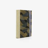 Notizbuch-blanko-9x14cm-224seiten-cover-mit-chiyogami-Motiv-Saitenspiel-schwarz-seitlich-hinten