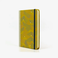 Notizbuch-kariert-12x16.5cm-Cover-Chiyogami-Motiv-Saitenspiel-Gold-seitlich-von-vorn