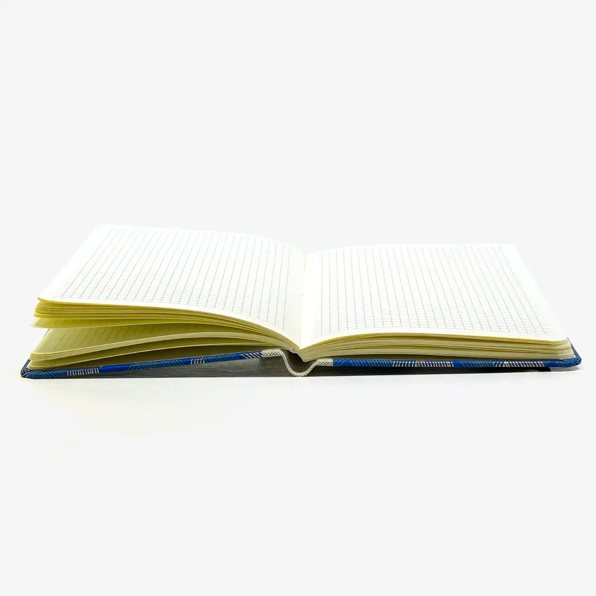 Notizbuch-kariert-12x16.5cm-Cover-Chiyogami-Motiv-Saitenspiel-blau-aufgeschlagen