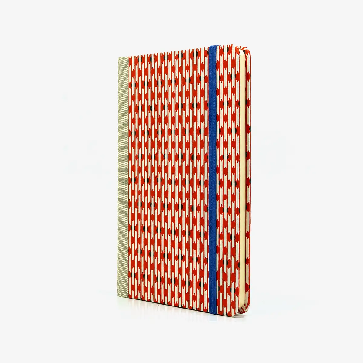 Notizbuch-kariert-12x16.5cm-Cover-Chiyogami-Motiv-Traditional-rot-weiss-seitlich-von-vorn