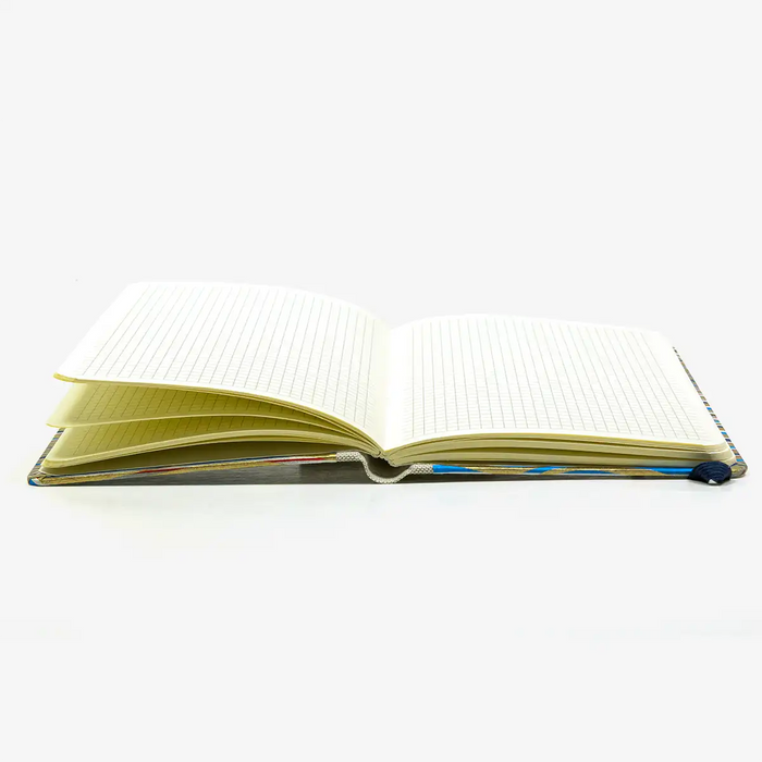 Notizbuch-kariert-12x16.5cm-Cover-Chiyogami-Motiv-gewelte-striche-gold-rot-blau-weiss-aufgeschlagen