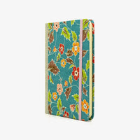 Notizbuch-kariert-12x16.5cm-Cover-katazome-Shi-Motiv-Blumenornament-auf-hellblau-seitlich-von-vorn