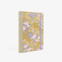 Notizbuch-liniert-12x16.5cm-244seiten-Chiyogami-Motiv-Rauten-und-Wolken-mit-Mustern-dunkelgelb-cover-seitlich-von-hinten