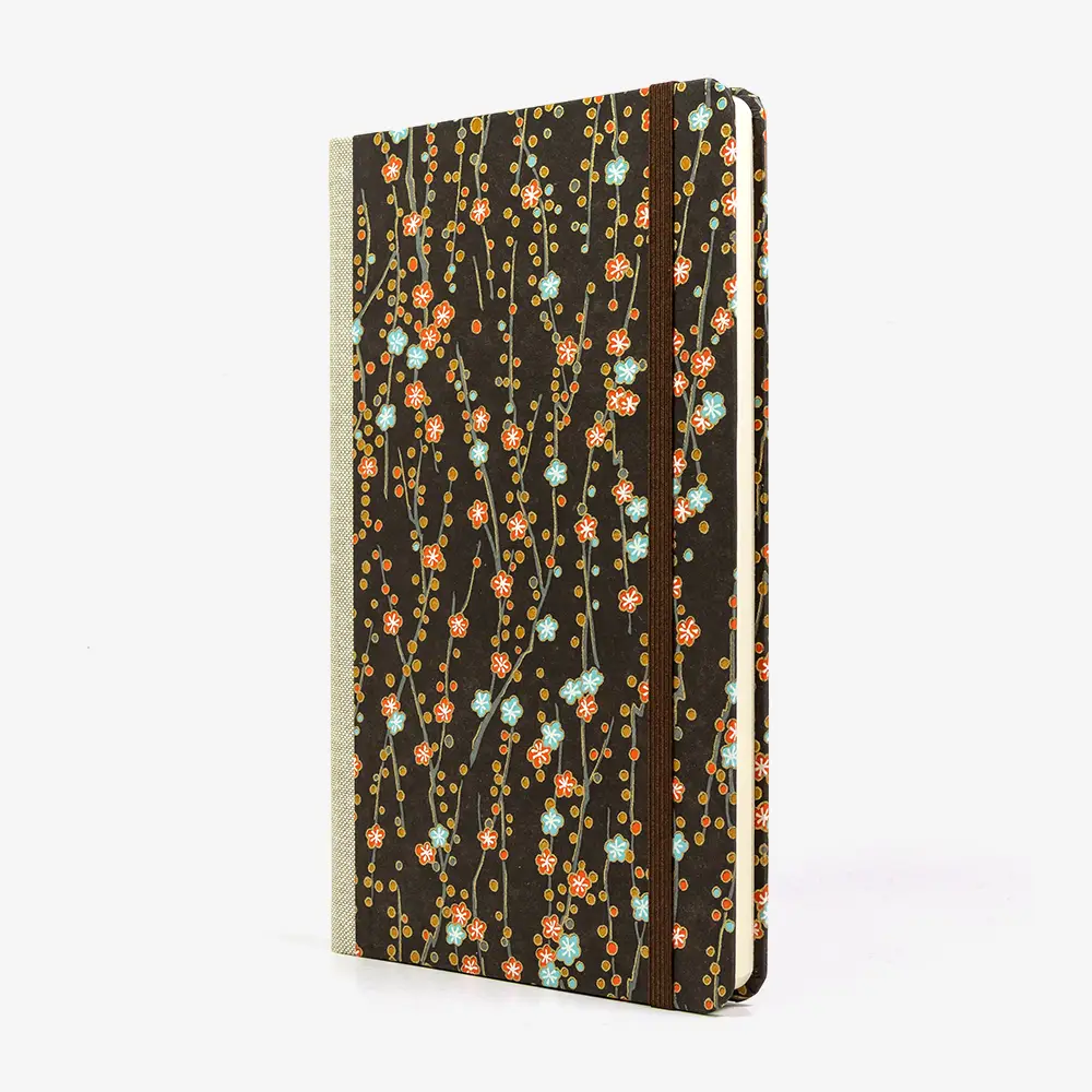 Notizbuch-liniert-13x21cm-Chiyogami-192-Seiten-Motiv-blumenranken-auf-braun-cover-seitlich-von-Vorn