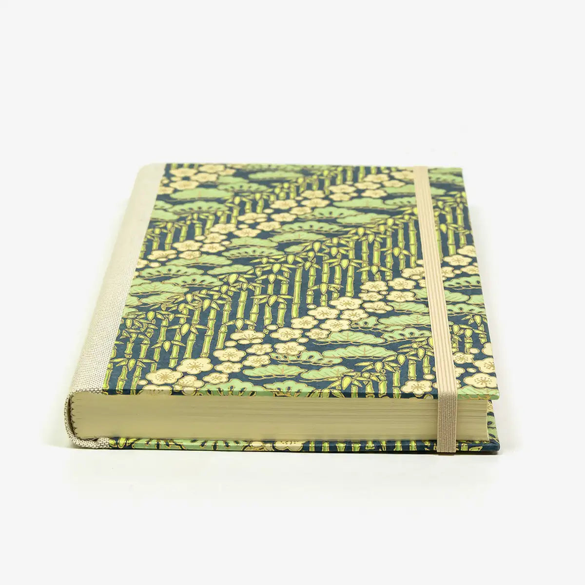Notizbuch-liniert-A5-288Seiten-cover-lokta-Papier-Motiv-Bambus-gruen-mit-Gold-liegend