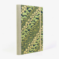 Notizbuch-liniert-A5-288Seiten-cover-lokta-Papier-Motiv-Bambus-gruen-mit-Gold-seitlich-von-hinten