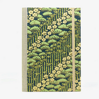 Notizbuch-liniert-A5-288Seiten-cover-lokta-Papier-Motiv-Bambus-gruen-mit-Gold