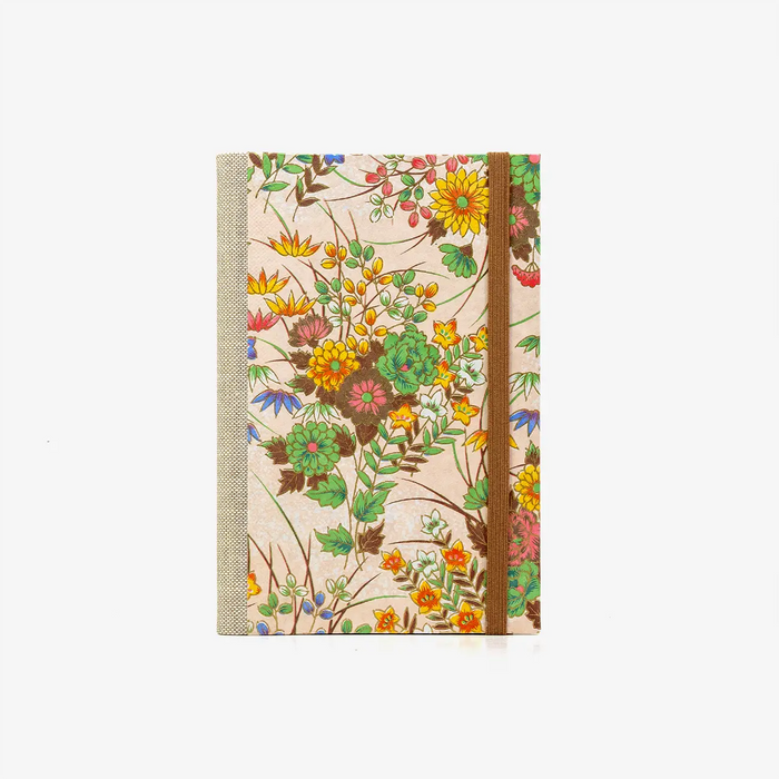 Notizbuch-liniert-A6-Blaupause-144seiten-mit-Chiyogami-cover-bezogen-Motiv-Blumenbukett-bunt-auf-pink-cover-von-vorn