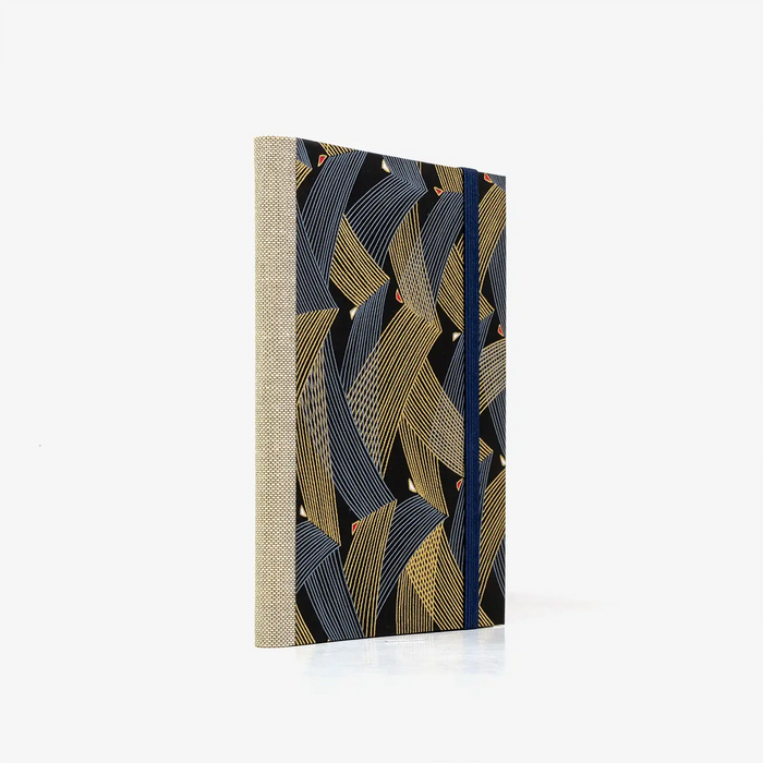 Notizbuch-liniert-A6-Blaupause-144seiten-mit-Chiyogami-cover-bezogen-Motiv-Saitenspiel-schwarz-cover-seitlich-von-hinten