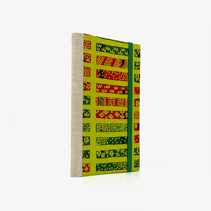 Notizbuch-liniert-A6-Blaupause-144seiten-mit-KAtazome-shi-cover-bezogen-Motiv-Streifen-mit-Muster-auf-Gruen-cover-seitlich-von-hinten