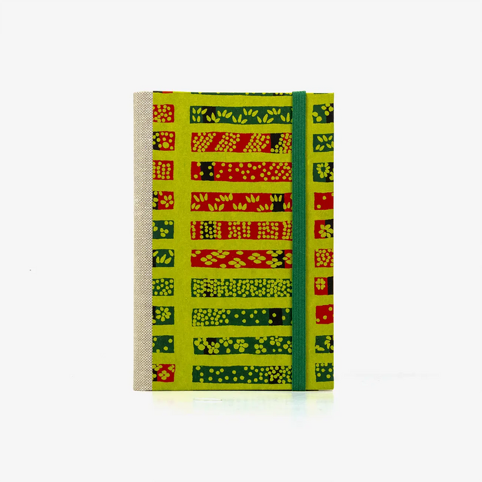 Notizbuch-liniert-A6-Blaupause-144seiten-mit-KAtazome-shi-cover-bezogen-Motiv-Streifen-mit-Muster-auf-Gruen-cover-von-vorn