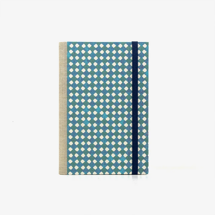 Notizbuch-liniert-A6-Blaupause-144seiten-mit-Siebdruckpapier--cover-bezogen-Motiv-Rauten-auf-Blau-cover-von-vorn