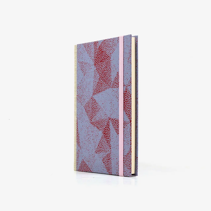 Notizbuch-liniert-A6-Blaupause-144seiten-mit-Siebdruckpapier--cover-bezogen-Motiv-geknueltes-PApier-cover-seitlich-von-vorn