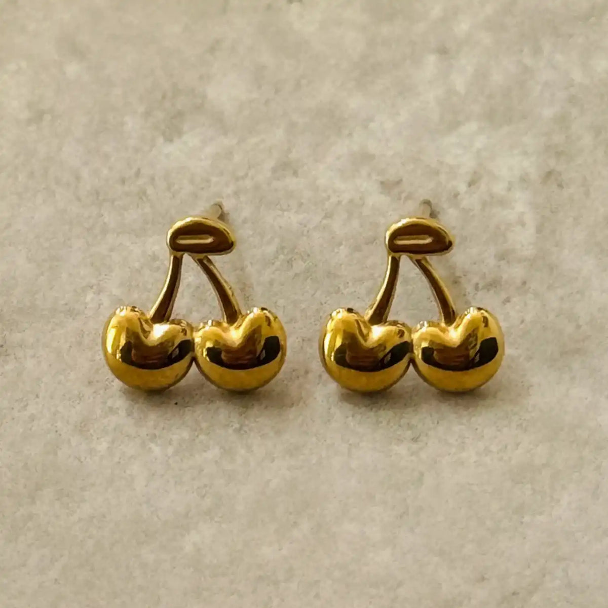 Ohrringe-Minimalistische-Kirsch-Ohrstecker-Edelstahl-14k-vergoldet-10mm-Produktansicht