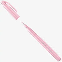 Pentel-Sign-Pen-Brush-Pale-Pink_SES15C-P3-Stift-offen-mit-kappe
