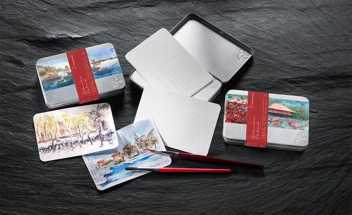 Postkartenblock-Matt-A6-in-Metallbox-abgerundete-Ecken-30Stueck-von-Hahnemuehle-Produktansicht-Box-mit-Inhalt-und-Pinseln-Beispielfoto