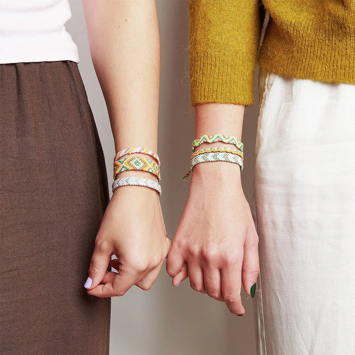 Rico-Design-Freundschaftsarmbaender-DIY-Set-Neon-Mix-Colours-Beispielansicht