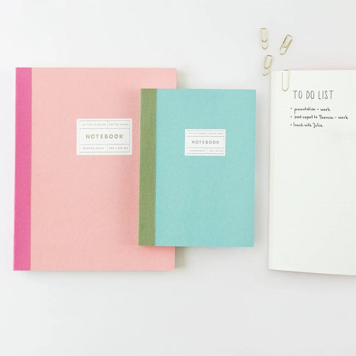 Rico-Design-Notizbuch_-dotted_-Groesse_S_-_Mint-_80_Seiten_-_100_gm2_-Silberrand-Beispielfoto-dotted-PApier