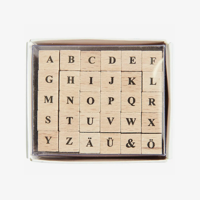Rico-design-Mini-Stempelset-Alphabet_a-z-30-Stueck-Produktansicht-in-Verpackung-mit-deckel