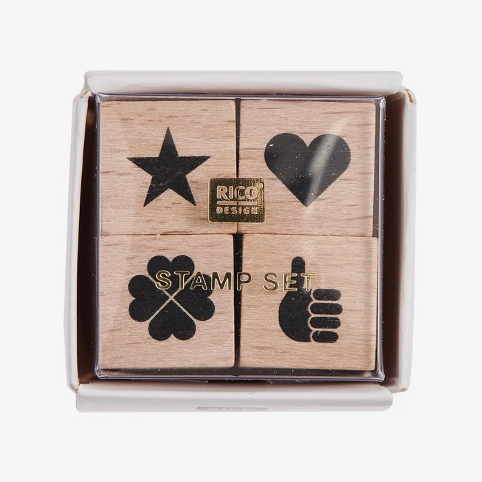 Rico-design-Mini-Stempelset-classic-3x3x3cm-4Stueck-Produktansicht-in-Verpackung-mit-Deckel
