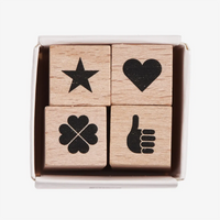 Rico-design-Mini-Stempelset-classic-3x3x3cm-4Stueck-Produktansicht-in-Verpackung