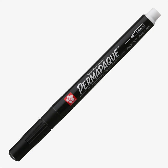 Sakura-Permapaque-fein-1mm-Strichstaerke-mit-Kappe-Produktansicht