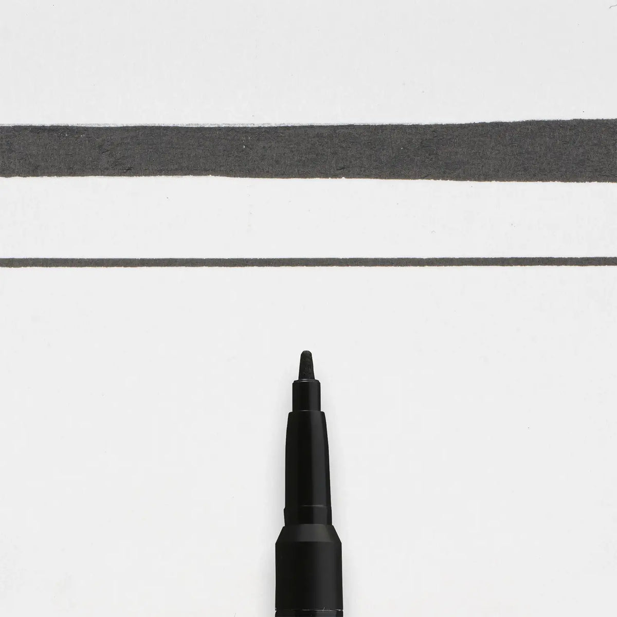Sakura-Permapaque-fein-1mm-Strichstaerke-offen-MitStrich-Zeichnung-Beispielfoto
