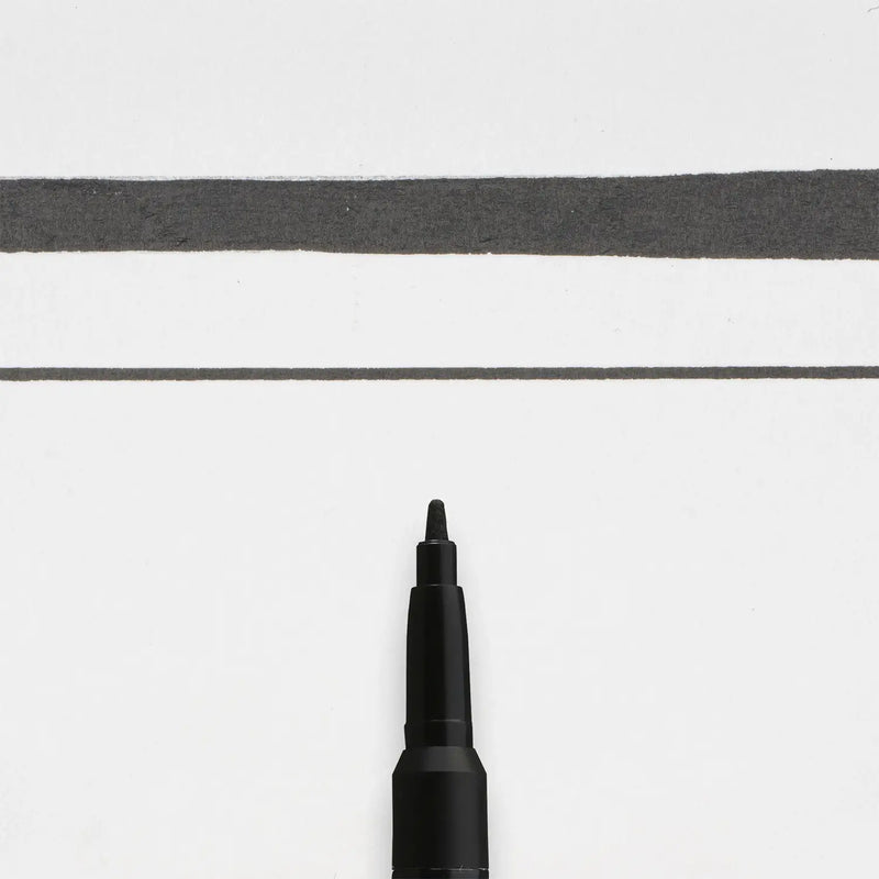 Sakura-Permapaque-fein-1mm-Strichstaerke-offen-MitStrich-Zeichnung-Beispielfoto