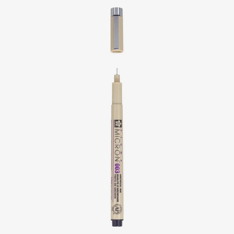 Sakura-Pigma-Micron-003-Fineliner-Schwarz-Stift-offen-mit-Stiftekappe-Produktansicht