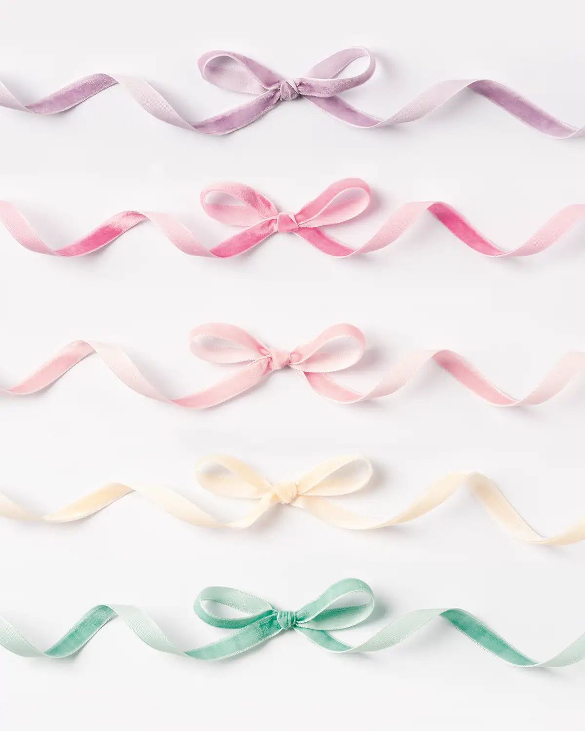 Samtbaender-PAstell-5Farben-sortiert-10mm-x-2-Meter-Produktansicht-mitschleifen-Beispiel1