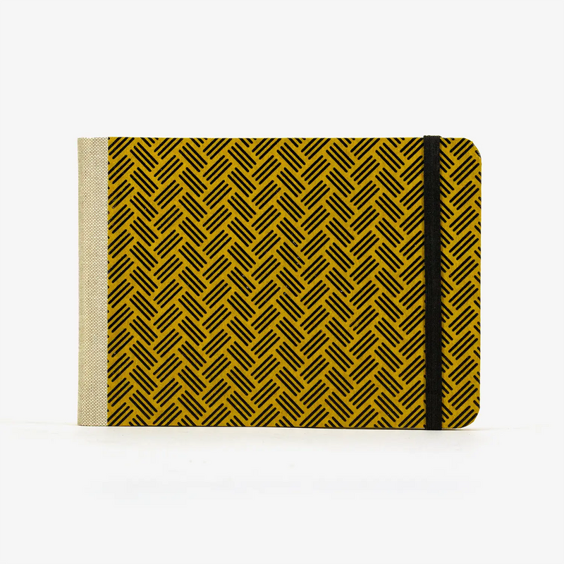 Skizzenbuch / 192 Seiten / fadengeheftet / Querformat / Lackpapier-Senfgelb-schwarz