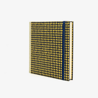 Skizzenbuch-15x15cm-240-seiten-mit-Chiyogami-bezogen-Motiv-Squares-gold-on-blue-cover-seitlich-von-vorn