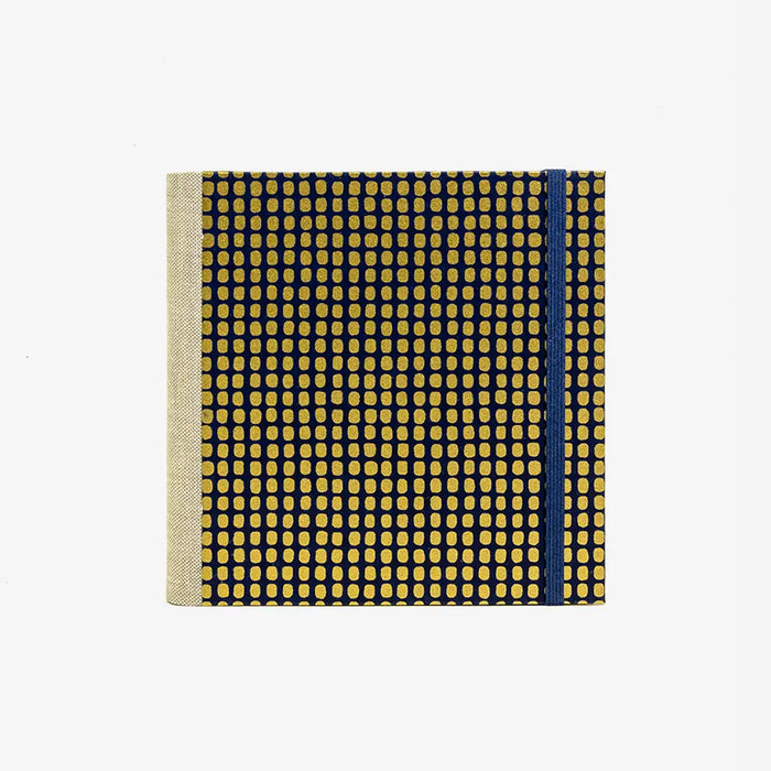 Skizzenbuch-15x15cm-240-seiten-mit-Chiyogami-bezogen-Motiv-Squares-gold-on-blue-cover-von-vorn