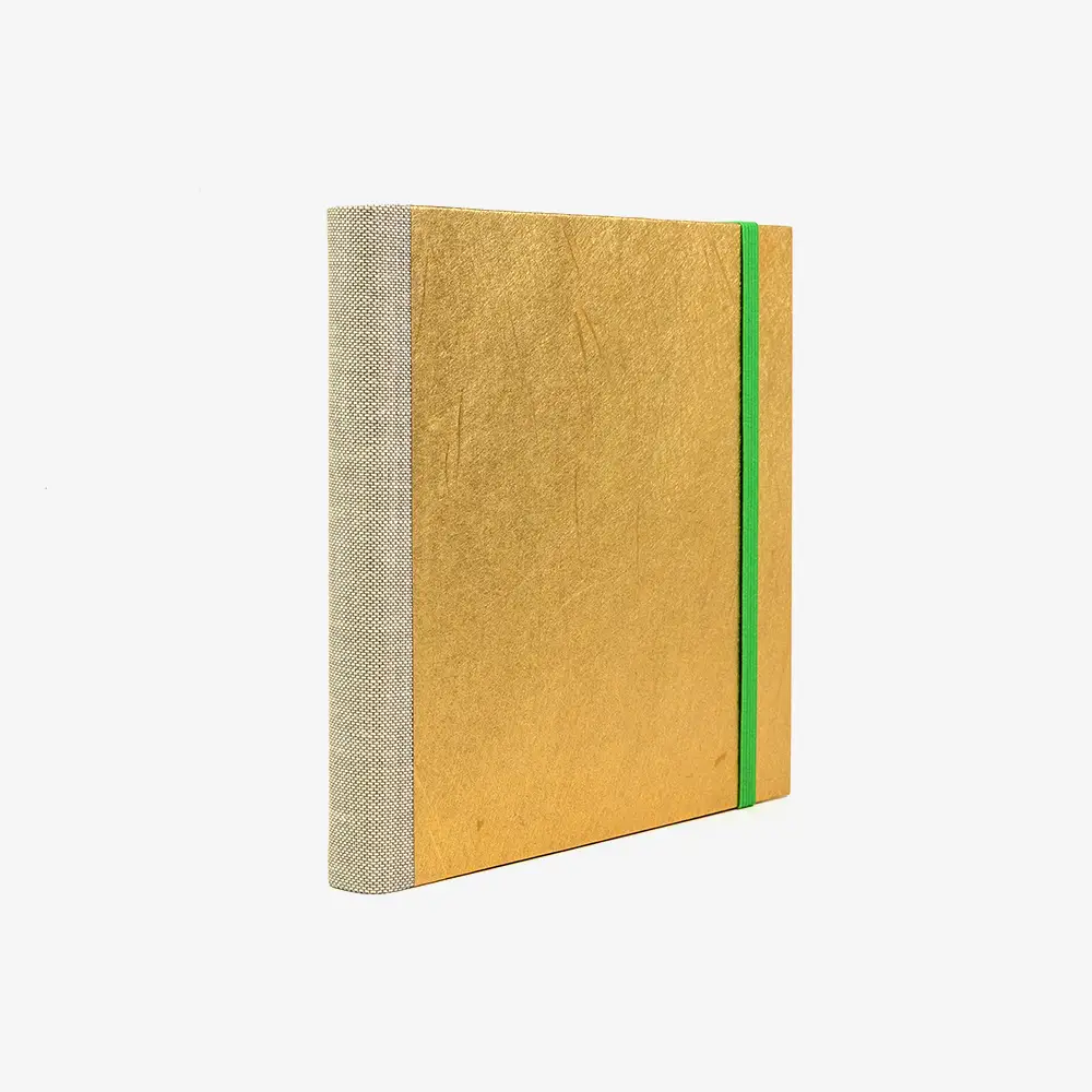 Skizzenbuch-15x15cm-240-seiten-mit-Jap.Folienpapier-bezogen-Motiv-gold-cover-seitlich-von-hinten