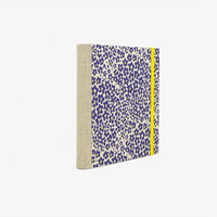 Skizzenbuch-15x15cm-240-seiten-mit-Lokta-bezogen-Motiv-Tierfellmuster-Purple-gold-auf-natur-cover-seitlich-von-hinten
