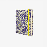 Skizzenbuch-15x15cm-240-seiten-mit-Lokta-bezogen-Motiv-Tierfellmuster-Purple-gold-auf-natur-cover-seitlich-von-vorn