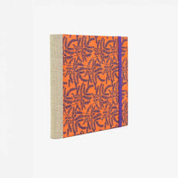 Skizzenbuch-15x15cm-240-seiten-mit-Lokta-bezogen-Motiv-Zweige-Purple-gold-auf-Orange-cover-seitlich-von-hinten