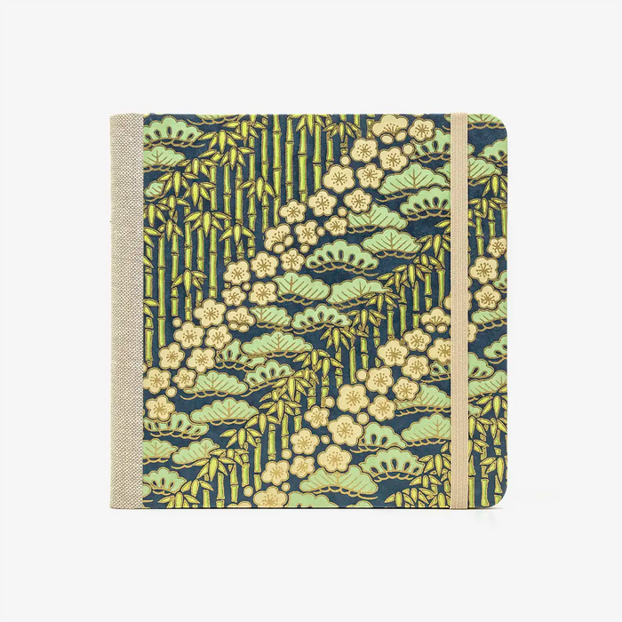Skizzenbuch-15x15cm-244seiten-100grm-ivory-Skizzenpapier-mit-chiyogami-Papier-bezogen-Motiv-Bambus-gruen-auf-dunkelblau-von-vorn