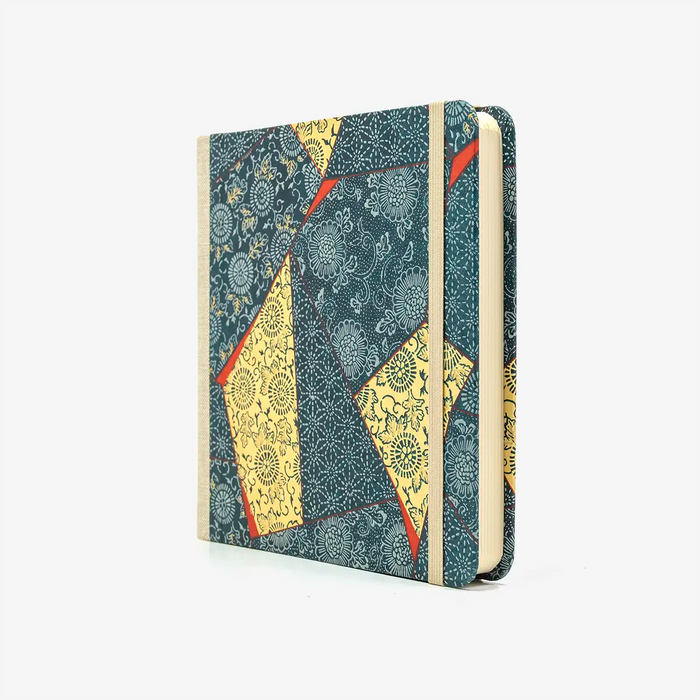 Skizzenbuch-15x15cm-244seiten-100grm-ivory-Skizzenpapier-mit-chiyogami-Papier-bezogen-Motiv-Kimono-Muster-auf-blaugruen-seitlich-von-vorn