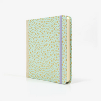 Skizzenbuch-15x15cm-244seiten-100grm-ivory-Skizzenpapier-mit-chiyogami-Papier-bezogen-Motiv-goldene-Punkte-auf-mint-seitlich-von-vorn
