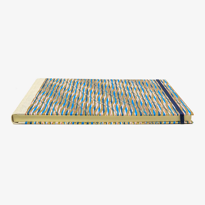 Skizzenbuch-A4-quer-cover-Chiyogami-papier-Motiv-blau-gold-rot-gewellte-Streifen-liegend